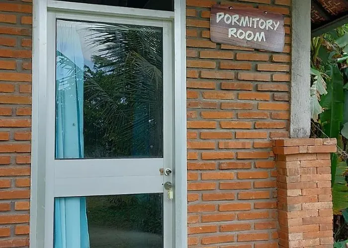 ゲストハウス Arnata & Pasraman Yoga Lokanata *